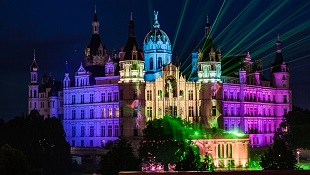 Son et Lumière, eine Lichtshow, setzt das Schloss am Freitag und Samstag in Szene (c) Erhard Gottschling 310x175px